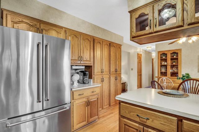 N17W27387 Lakefield DRIVE, Pewaukee, WI 53072