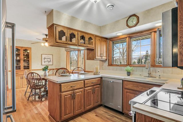 N17W27387 Lakefield DRIVE, Pewaukee, WI 53072