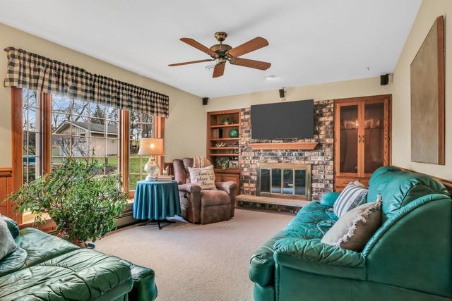 N17W27387 Lakefield DRIVE, Pewaukee, WI 53072