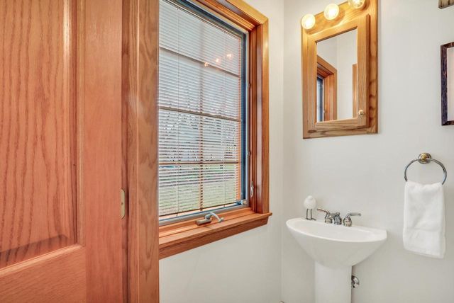 N17W27387 Lakefield DRIVE, Pewaukee, WI 53072