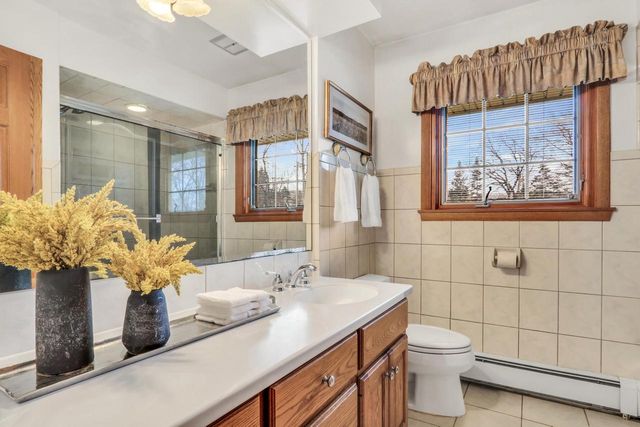 N17W27387 Lakefield DRIVE, Pewaukee, WI 53072