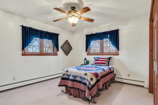 N17W27387 Lakefield DRIVE, Pewaukee, WI 53072