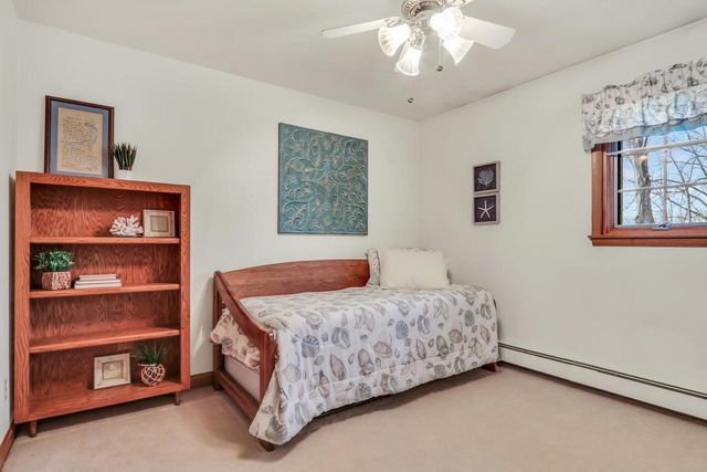 N17W27387 Lakefield DRIVE, Pewaukee, WI 53072