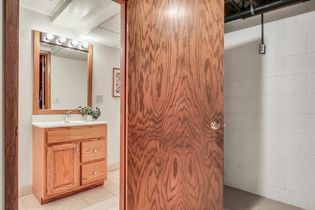 N17W27387 Lakefield DRIVE, Pewaukee, WI 53072