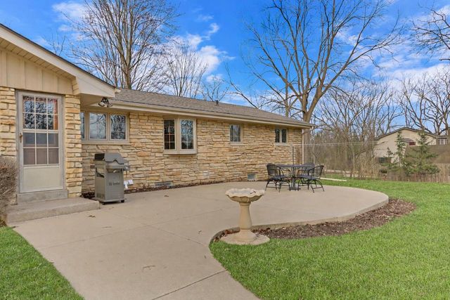 N17W27387 Lakefield DRIVE, Pewaukee, WI 53072