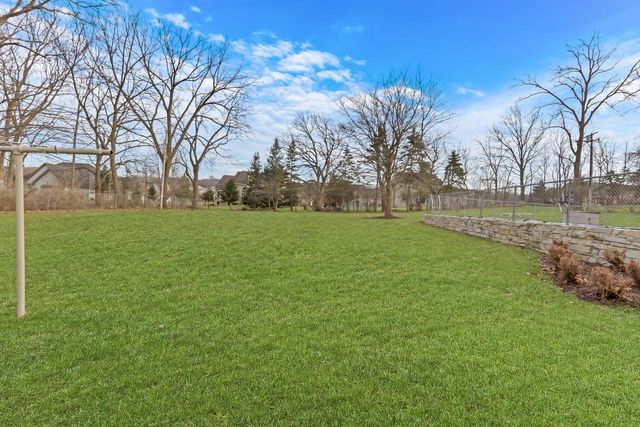 N17W27387 Lakefield DRIVE, Pewaukee, WI 53072