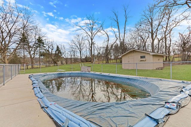 N17W27387 Lakefield DRIVE, Pewaukee, WI 53072