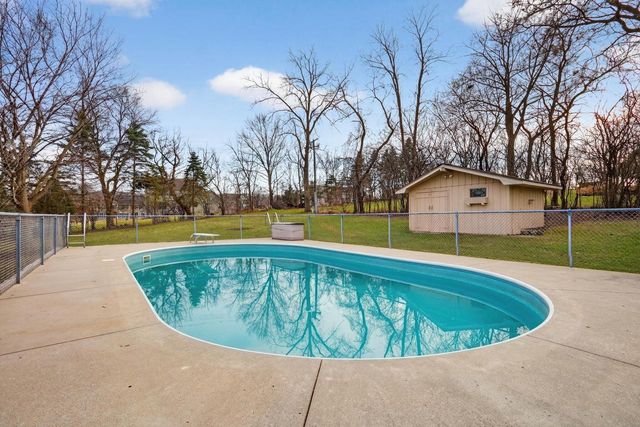 N17W27387 Lakefield DRIVE, Pewaukee, WI 53072