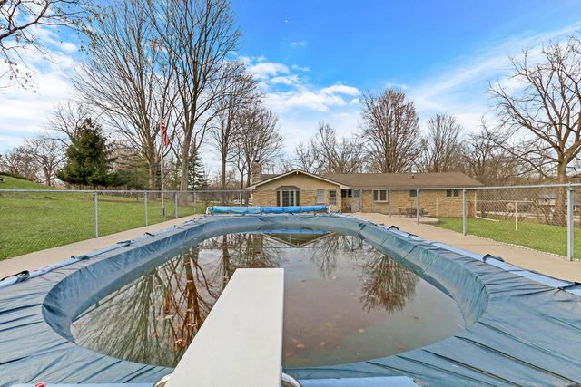 N17W27387 Lakefield DRIVE, Pewaukee, WI 53072