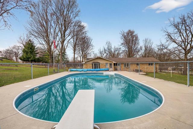 N17W27387 Lakefield DRIVE, Pewaukee, WI 53072