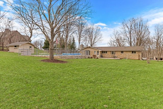 N17W27387 Lakefield DRIVE, Pewaukee, WI 53072