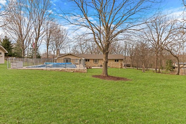 N17W27387 Lakefield DRIVE, Pewaukee, WI 53072