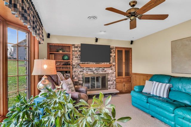 N17W27387 Lakefield DRIVE, Pewaukee, WI 53072