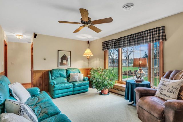 N17W27387 Lakefield DRIVE, Pewaukee, WI 53072