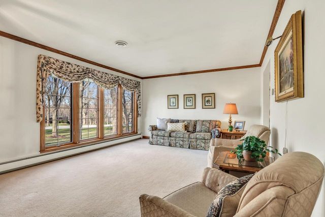 N17W27387 Lakefield DRIVE, Pewaukee, WI 53072