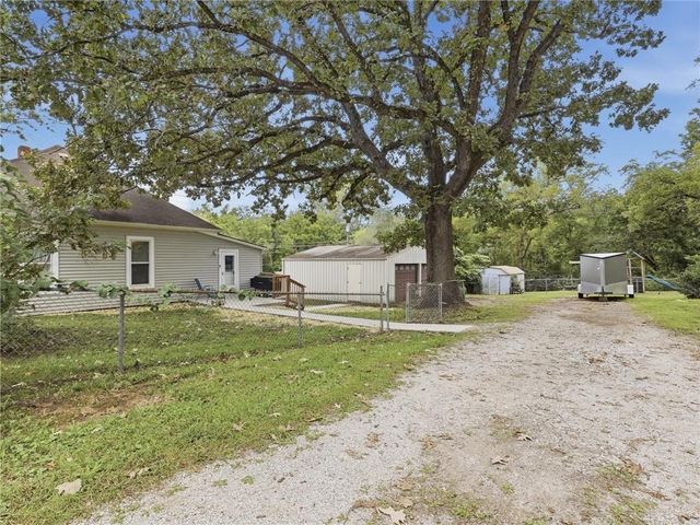1300 Kearney Road, Excelsior Springs, MO 64024
