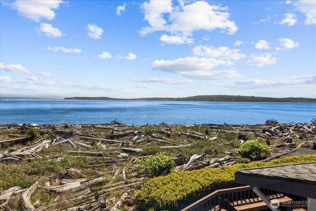 1808 E Lola Beach Lane, Oak Harbor, WA 98277