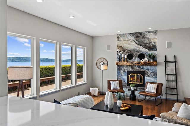 1808 E Lola Beach Lane, Oak Harbor, WA 98277