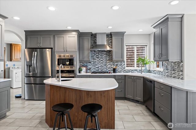 1808 E Lola Beach Lane, Oak Harbor, WA 98277