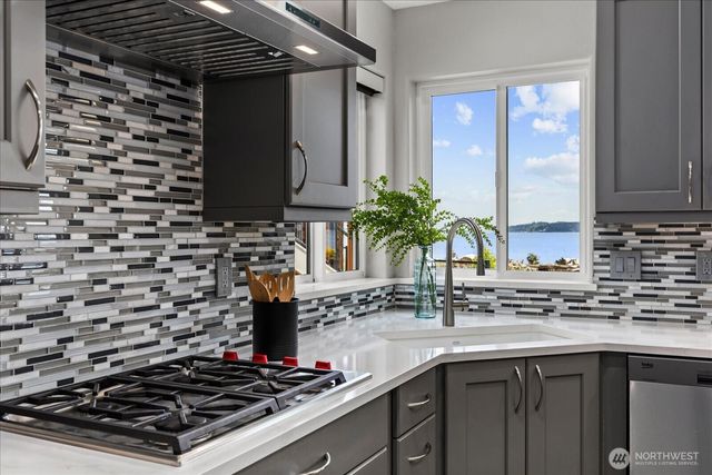 1808 E Lola Beach Lane, Oak Harbor, WA 98277