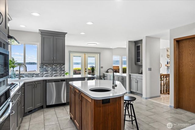 1808 E Lola Beach Lane, Oak Harbor, WA 98277