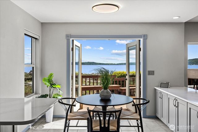 1808 E Lola Beach Lane, Oak Harbor, WA 98277