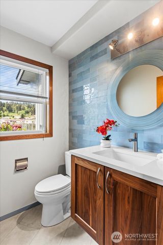 1808 E Lola Beach Lane, Oak Harbor, WA 98277