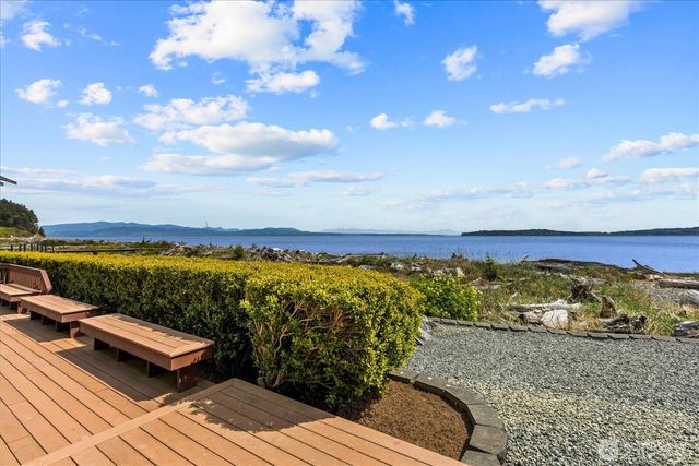 1808 E Lola Beach Lane, Oak Harbor, WA 98277
