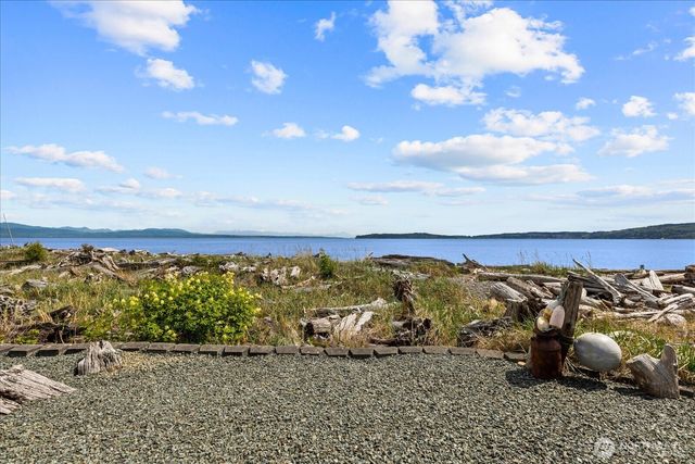 1808 E Lola Beach Lane, Oak Harbor, WA 98277
