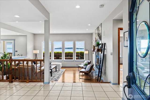 1808 E Lola Beach Lane, Oak Harbor, WA 98277