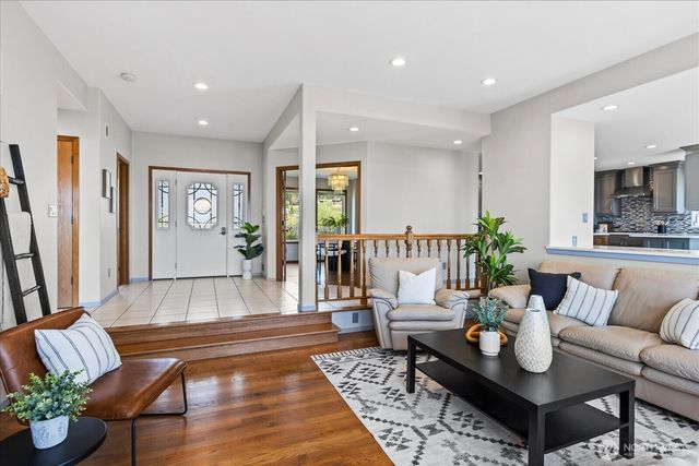 1808 E Lola Beach Lane, Oak Harbor, WA 98277
