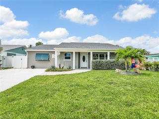 195 Hibiscus DR, Fort Myers Beach, FL 33931