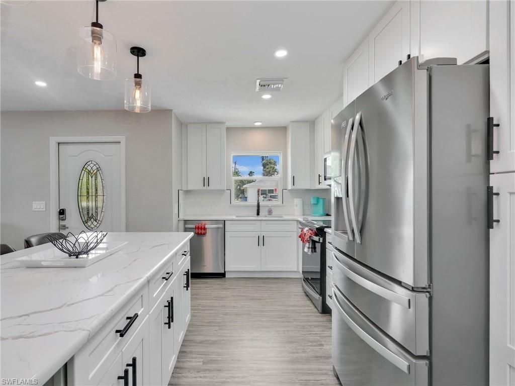 195 Hibiscus DR, FORT MYERS BEACH, FL 33931 — photo 5