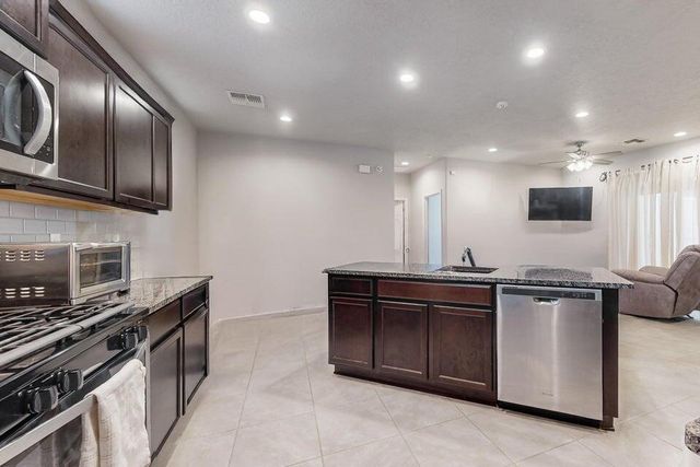 1472 Tierra Verde Loop, Los Lunas, NM 87031