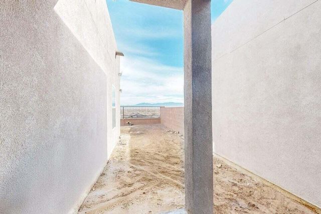 1472 Tierra Verde Loop, Los Lunas, NM 87031