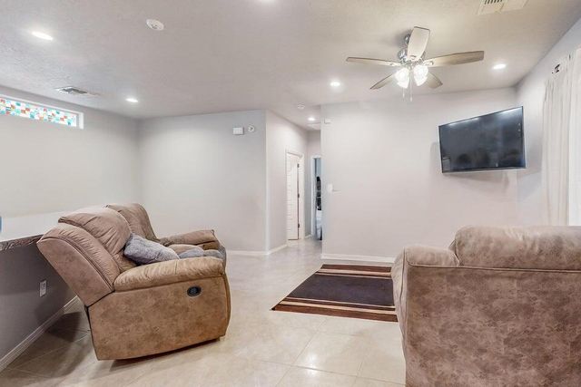 1472 Tierra Verde Loop, Los Lunas, NM 87031