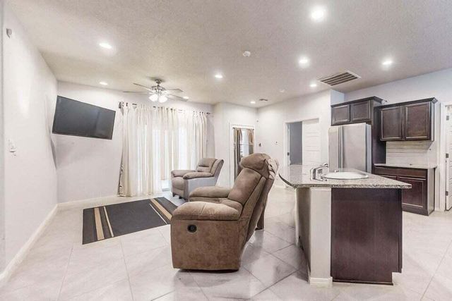 1472 Tierra Verde Loop, Los Lunas, NM 87031