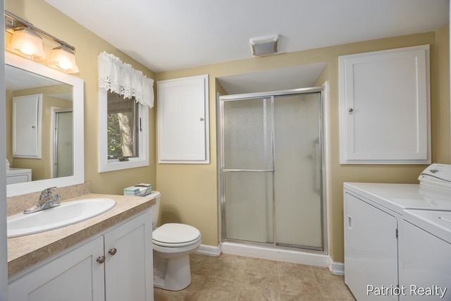 6702 W Lake Drive, Fremont, MI 49412