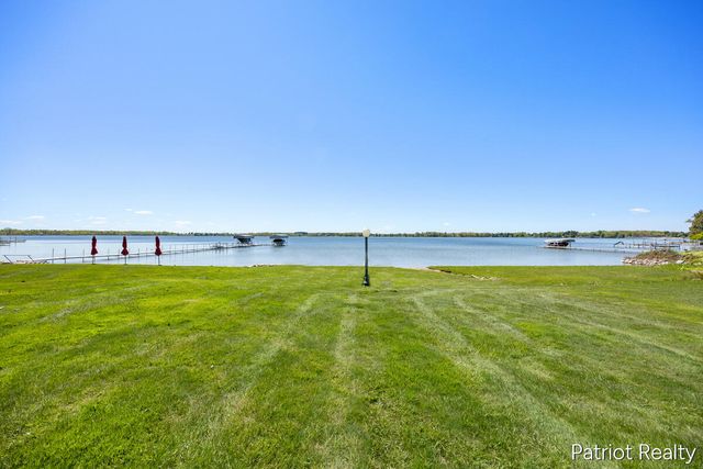 6702 W Lake Drive, Fremont, MI 49412