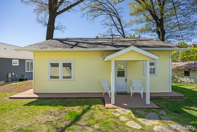 6702 W Lake Drive, Fremont, MI 49412