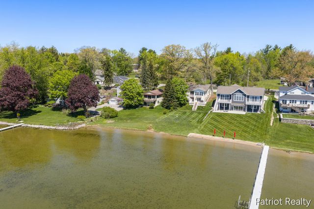 6702 W Lake Drive, Fremont, MI 49412