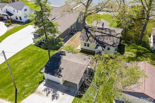 6702 W Lake Drive, Fremont, MI 49412