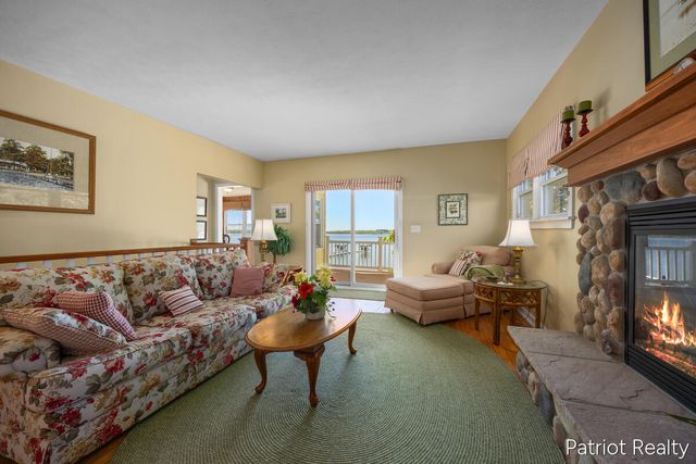 6702 W Lake Drive, Fremont, MI 49412