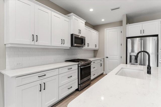 10214 CRYSTAL ISLES CIRCLE, Sarasota, FL 34241