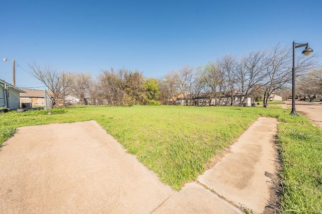 1054 Bransford Street, Fort Worth, TX 76104