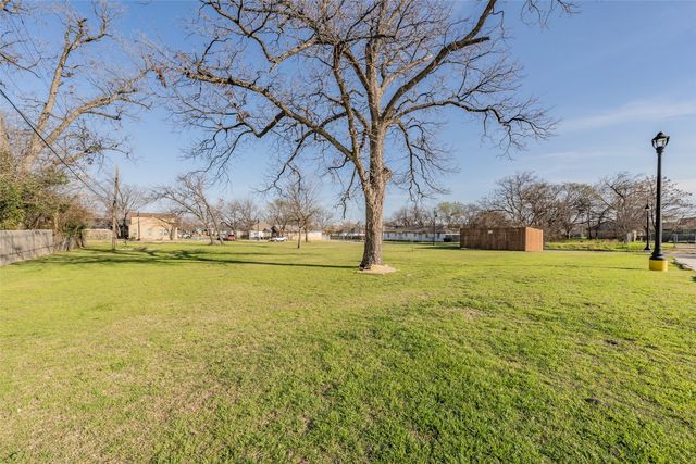 1054 Bransford Street, Fort Worth, TX 76104
