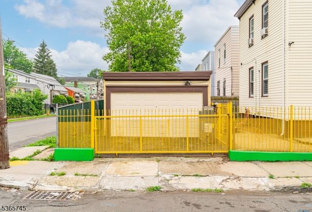 74 Smith St, Newark City, NJ 07106