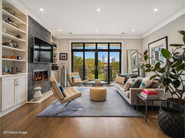 2042 N BURLING Street PH, Chicago, IL 60614