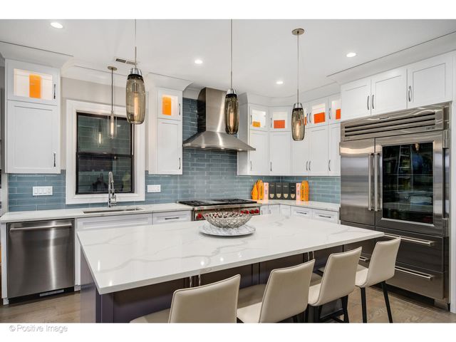 2042 N BURLING Street PH, Chicago, IL 60614