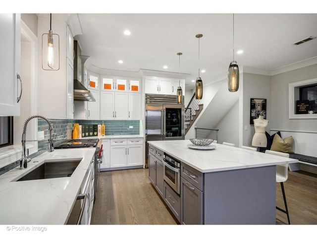 2042 N BURLING Street PH, Chicago, IL 60614
